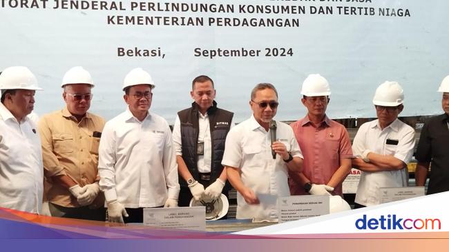 Zulhas Segel 11 Ribu Ton Baja Siku Sama Kaki Senilai Rp 11 M