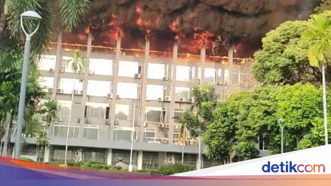 The fire is believed to have started on the 6th floor which was being renovated