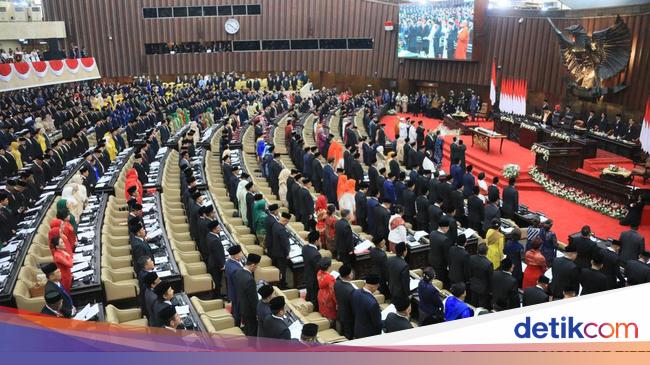 Disorot Tajam Masyarakat, Segini Gaji &amp; Sederet Tunjangan Anggota DPR