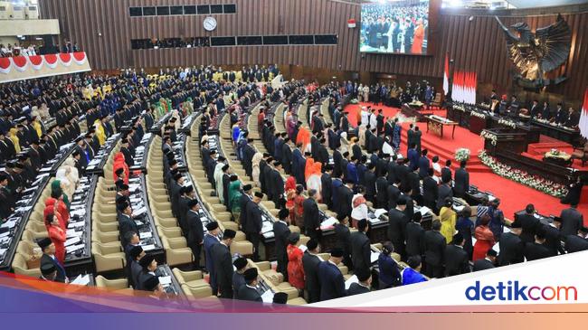 Seabrek Tunjangan & Fasilitas Uya Kuya-Ahmad Dhani yang Jadi Anggota DPR
