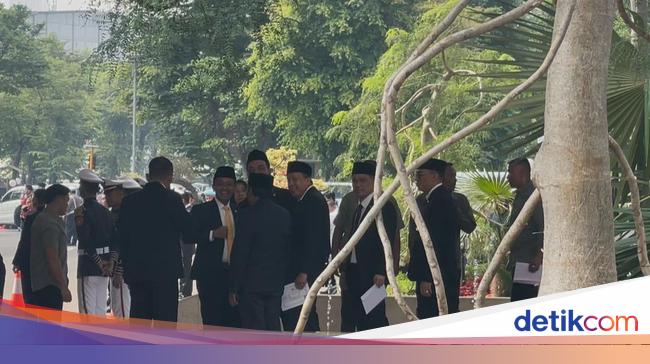 Menteri Jokowi Hadiri Pelantikan Anggota MPR/DPR/DPD: Bahlil hingga Zulhas