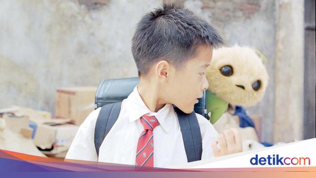 Sinopsis Film CJ7, Kunjungan Alien Imut yang Memiliki Kekuatan Super