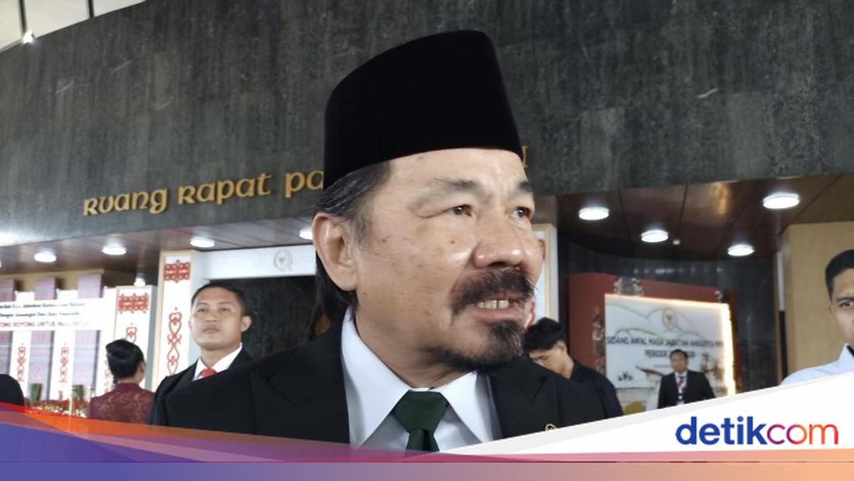 Alizee yalangoch sexy Porno arman ayol gaplashmoqda