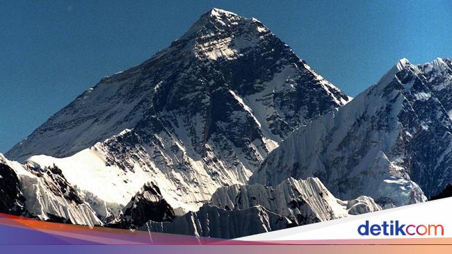 Potongan Kaki Diduga Milik Andrew Irvine Pendaki 1924 Ditemukan di Everest