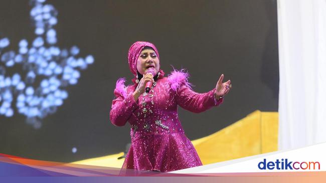 Elvy Sukaesih Santai soal Tasyi Athasyia Disebut Kesal Dimiripkan Dirinya