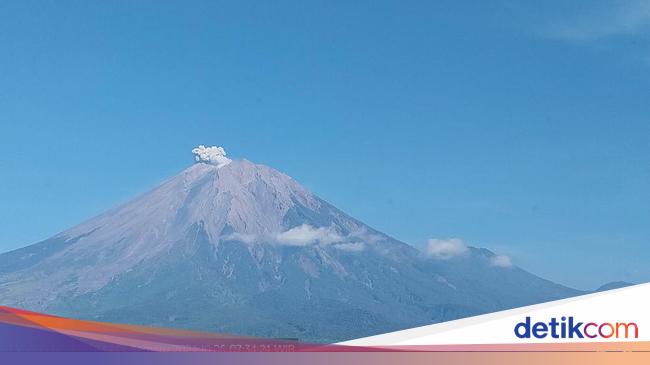 Gunung Semeru Erupsi Beberapa Kali Hari Ini