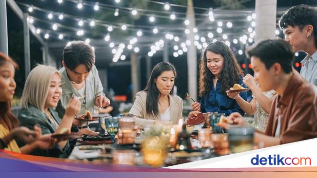 Ini Sebabnya Dianjurkan Makan Bersama daripada Makan Sendirian