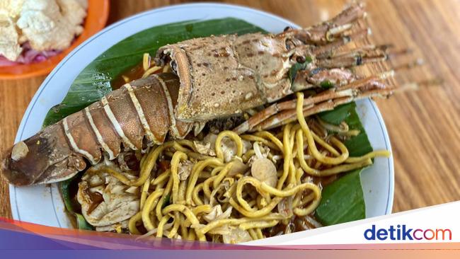 Wow! Mie Aceh di Sini Pakai Topping Seekor Lobster Utuh