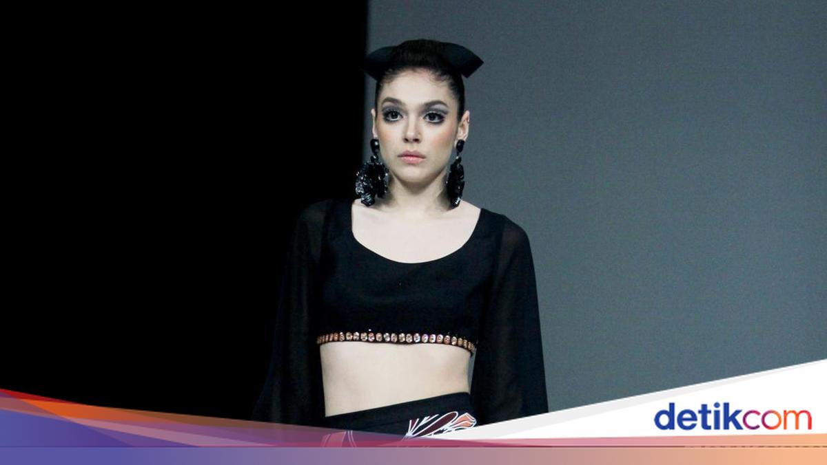 10 Koleksi Terbaru SebastianRed, Koleksi Busana Tema Cafe de Flore di Paris
