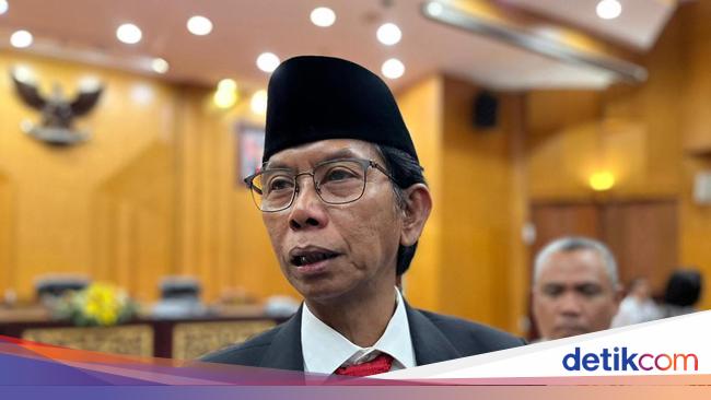 Adi Sutarwijono: Obeyed PDIP’s Decision