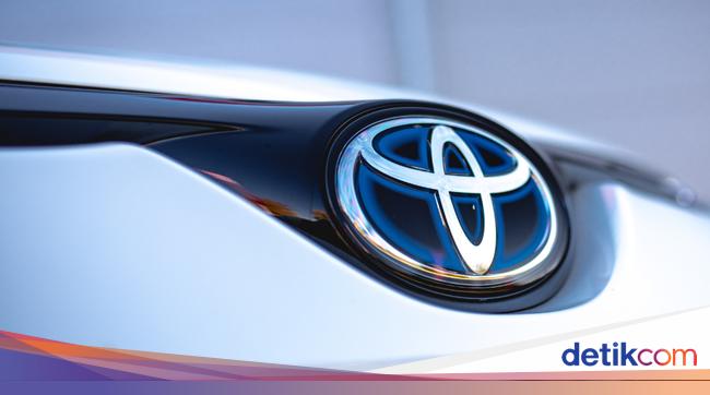 Toyota Maintains Reign as Global Automotive King, Hybrids Drive Sales