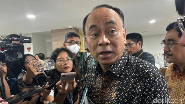 Budi Arie Minta PDIP Tak Karang Cerita Terkait Jokowi