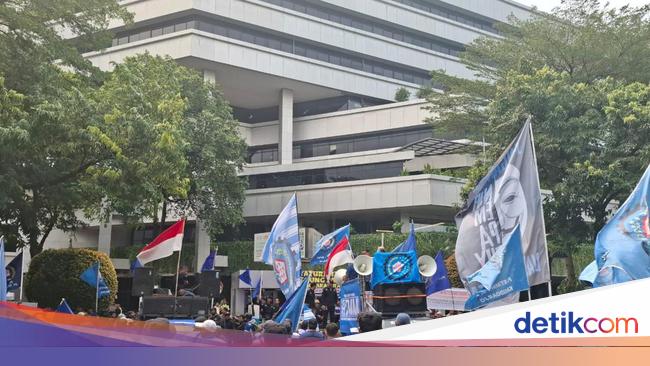 Buruh Ungkap Ngerinya Dampak Aturan Pengetatan Industri Tembakau