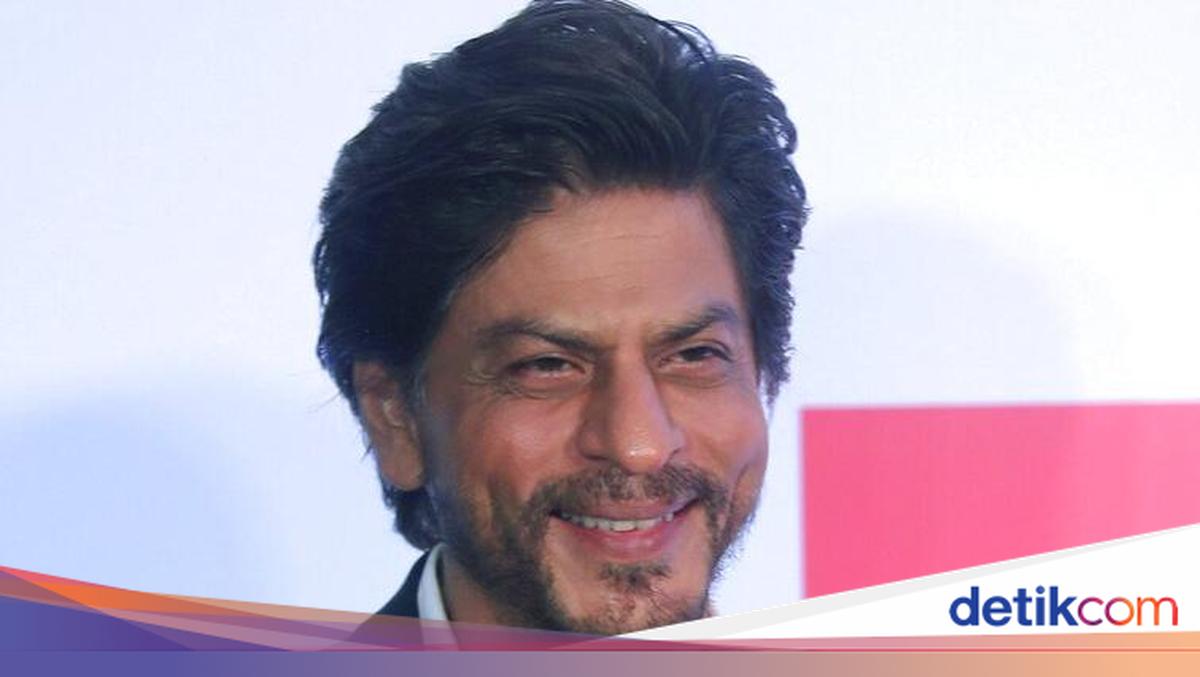 Tak Sapa Penggemar dari Balkon Rumah di Ultah ke-60, Shah Rukh Khan ...