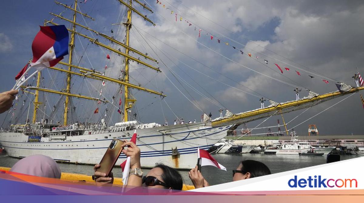 Potret KRI Bima Suci-945 Berlabuh di Filipina