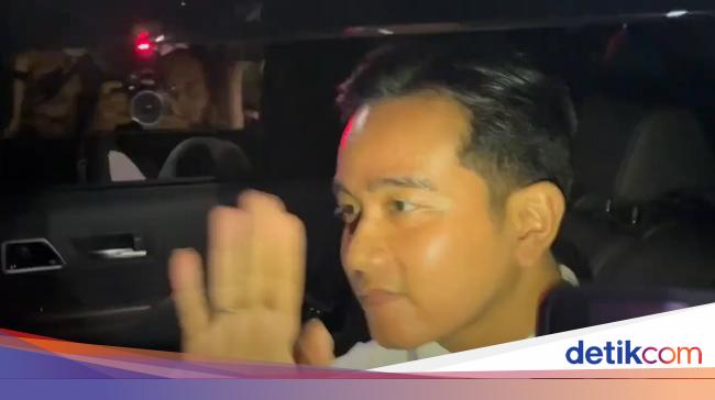 Awas Kaget! Segini Pajak Mobil yang Ditumpangi Gibran saat Pembekalan di Hambalang