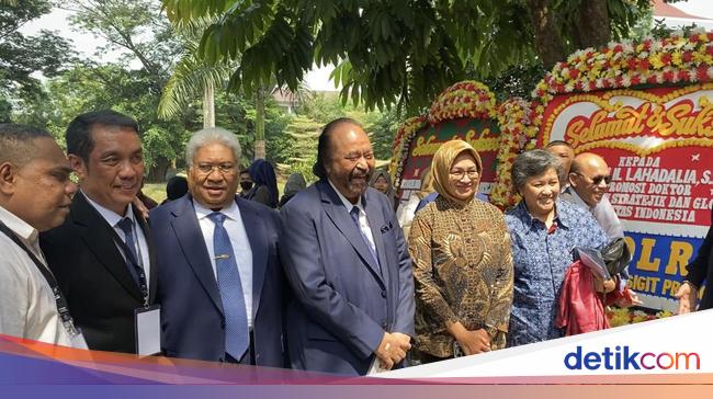 JK 和 Surya Paloh 参加 UI 大学 Bahlil Lahadalia 的博士课程
