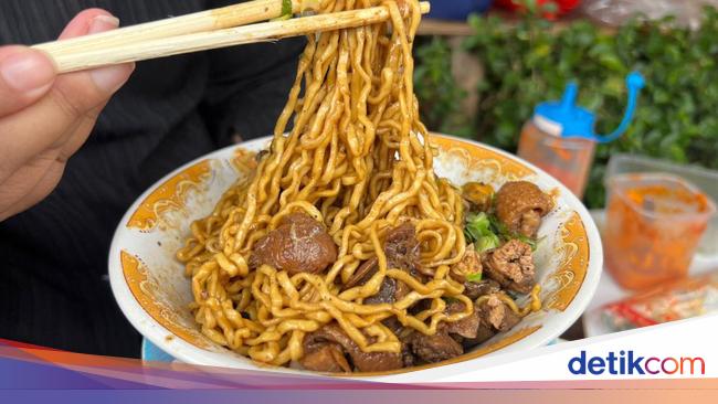 Mie Ayam Gerobak, Warisan Kuliner Sejak Abad ke-7 yang Masih Bertahan