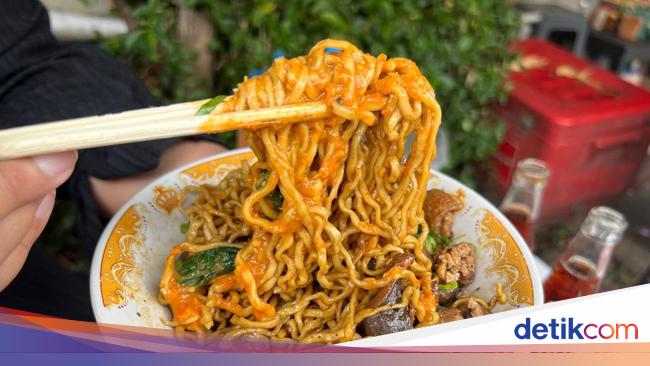 Legendaris! Mie Ayam Topping Ati Ampela Ini Berusia 46 Tahun