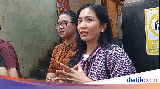 Hakim Minta Terdakwa Kasus Dugaan Penipuan terhadap Bunga Zainal Dihadirkan