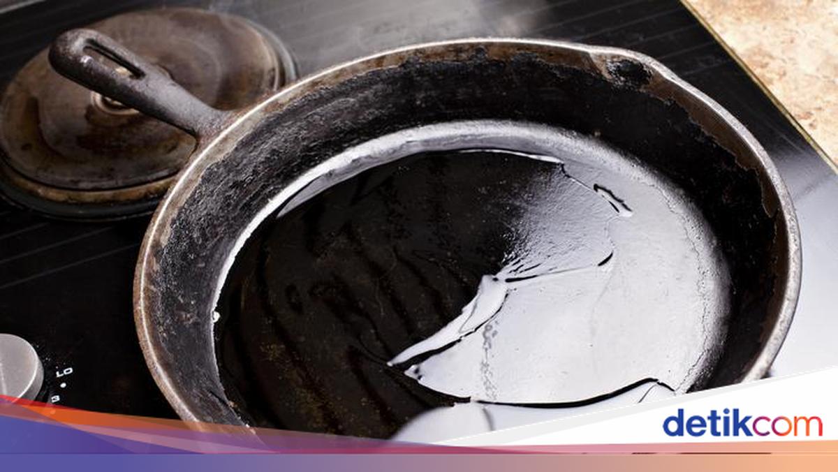 Bukan Bikin Bersih, Trik Es Batu Ini Malah Bisa Merusak Wajan Cast Iron