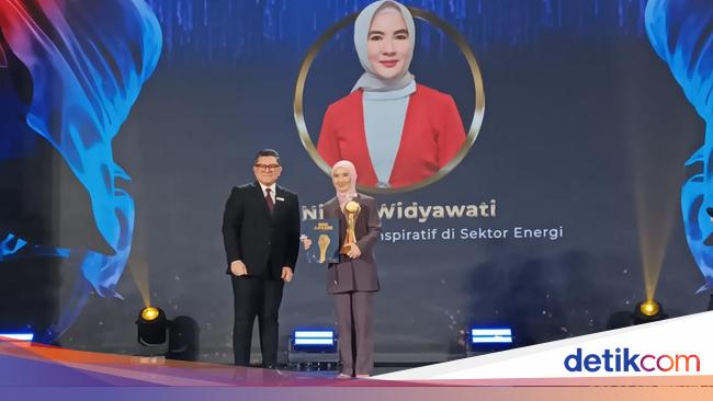 Nicke Widyawati wins Inspirational Female Figure Award in the Energy Sector