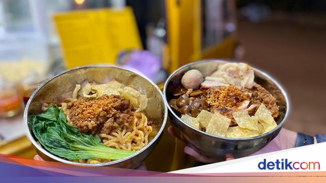 Jajan Bakmi Hong Kong Ayam Panggang di Bajaj Kuning