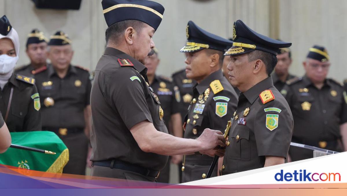 Jaksa Agung Lantik Ali Ridho Jadi Jampidmil, Patris Yusrian Kajati DKI
