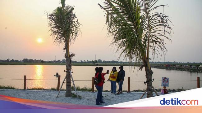 Menikmati Matahari Tenggelam di 'Pantai' Pasir Putih Babelan Bekasi