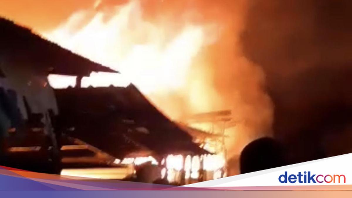 Api Berkobar Pasar Cisalak Depok Kebakaran, Api Berkobar