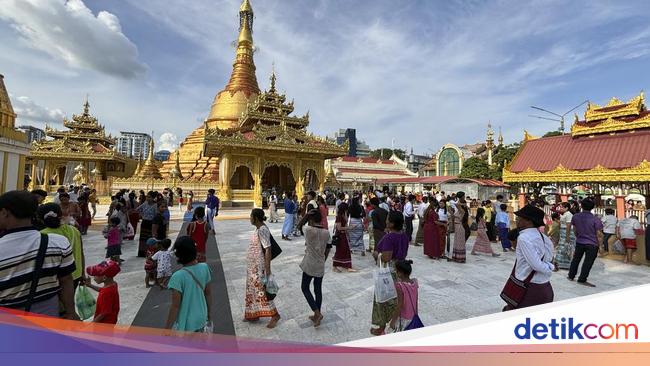 Umat Buddha Myanmar Peringati Masa Prapaskah di Pagoda Botataung