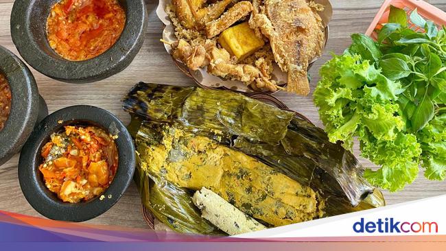 Warung Sunda Ini Punya Ayam Goreng dan Pepes Ikan Mas Super Gurih!