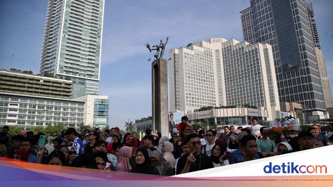 Suasana di Bundaran HI Jelang Pelantikan Prabowo-Gibran