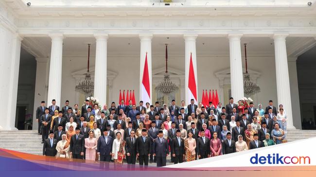 Potret Prabowo-Gibran Bersama Menteri Kabinet Merah Putih di Istana