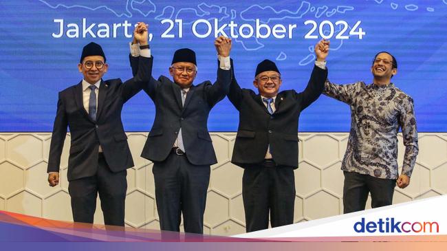 Pose Nadiem Makarim dan Tiga Menteri Penerusnya