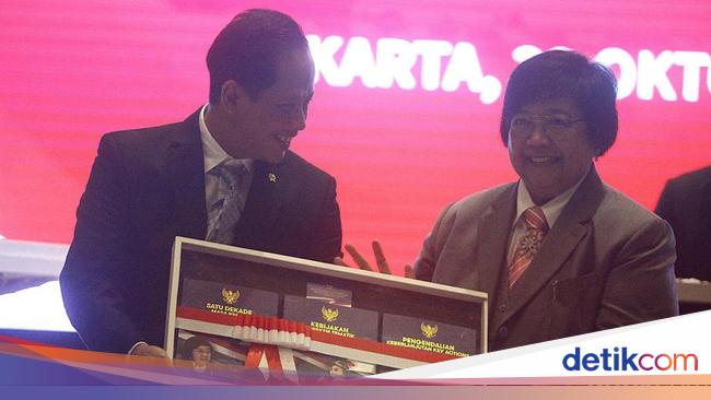 Momen Siti Nurbaya Sertijab ke Menteri Lingkungan Hidup dan Menteri Kehutanan