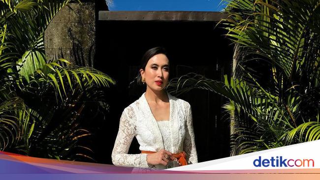 Foto: Gaya Liburannya Menpar Widiyanti Putri Wardhana