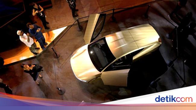 Mau Diuji, Taksi Robot Tesla Didemo Warga