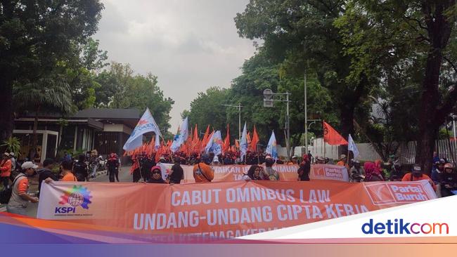 Tuntut Upah Naik 10%, 5 Juta Buruh Ancam Mogok Nasional