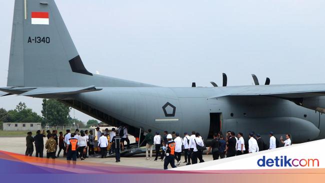 Berkemeja Putih-Topi Biru, Erick hingga Sri Mulyani Berangkat ke Lembah Tidar