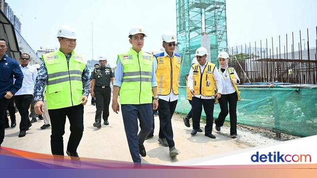 Gibran Blusukan Cek Proyek Air di Jakarta
