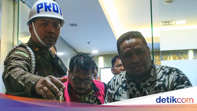 Membuka Borok Lama Peradilan Kita