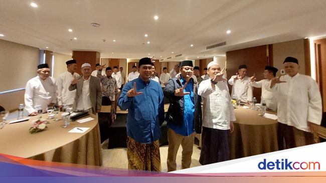 Kiai Khos Se-Jateng Mantap Dukung Ahmad Luthfi-Taj Yasin