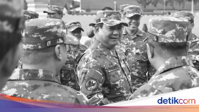 Potret Hitam Putih di IG Prabowo Saat Retreat Kabinet Merah Putih