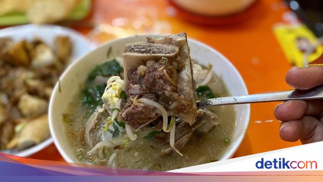 Maknyus! Bakso Wonogiri yang Kuahnya Berbumbu Bawang Putih