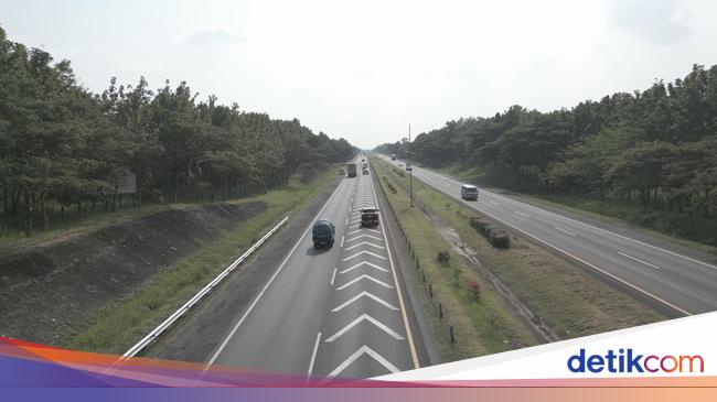 Sejumlah Mobil Pecah Ban Gegara Lubang di Tol Cipali, Pengelola Buka Suara