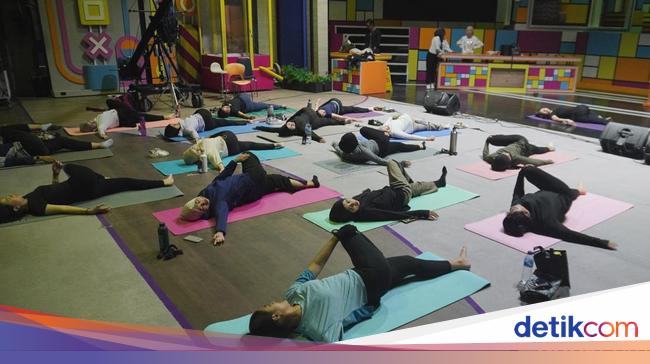 Menangkal 'Jam Koma' dengan Yoga
