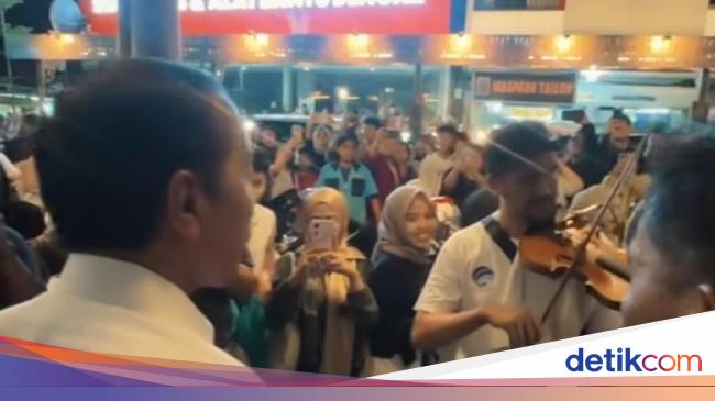 Jokowi’s Weekly Night in Solo, Enjoy the Violin Performance of a Street Musician