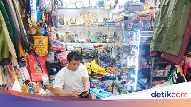 Pesanan Atribut Kampanye Pasar Senen Makin Sepi Bikin Banyak Pedagang Bangkrut