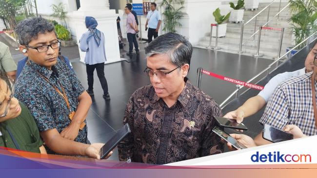 Dipanggil Prabowo, Menaker Bawa Map Berisi Catatan Kasus Sritex